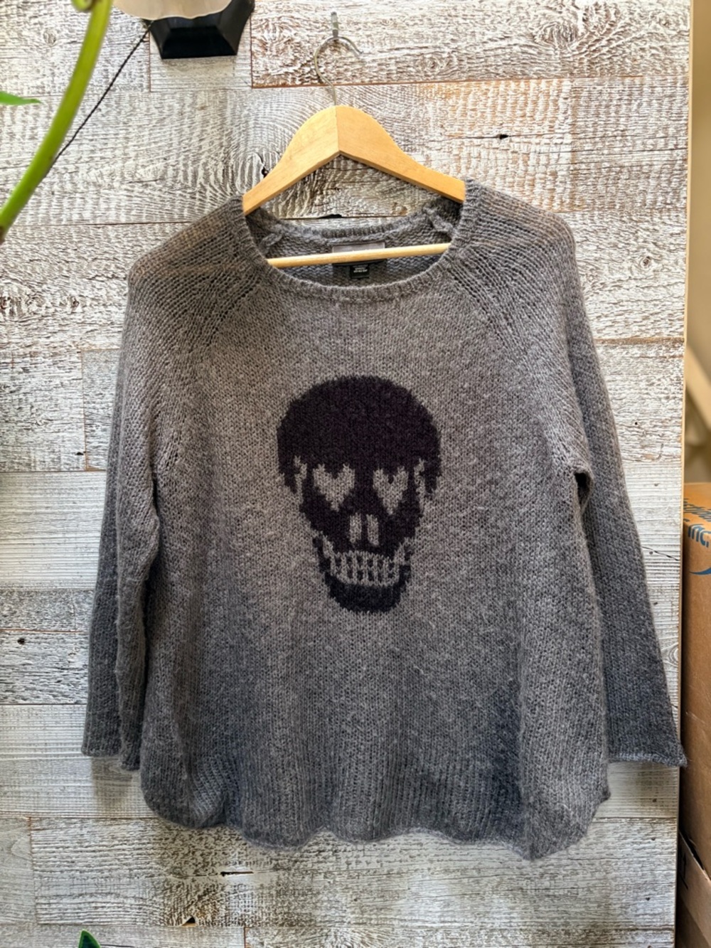 Wooden Ships | Lightweight Skull w/ Heart Eyes Raglan Sweater- XS/S, Gray/Black